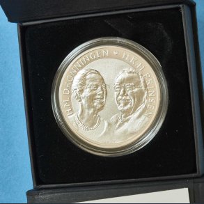 Danske sølvmønter i skrin