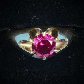 Guld finger og &oslash;reringe