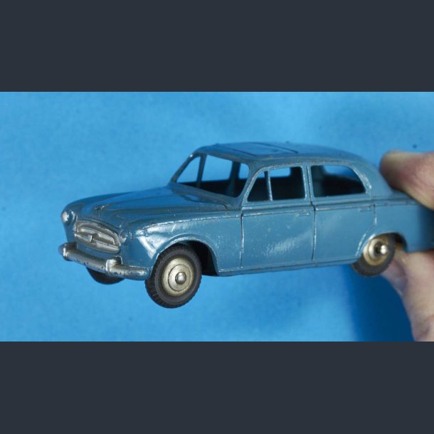 Dinky Peugeot 403