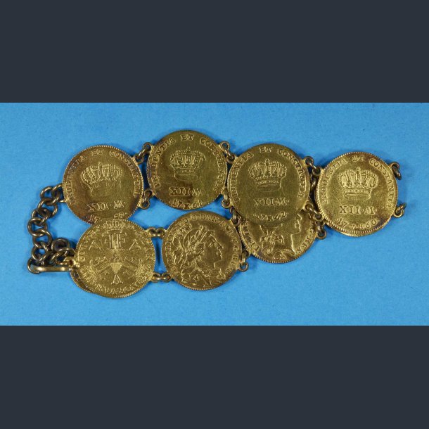 Dukat armbnd i guld m. 9 gulddukater 1733-1849