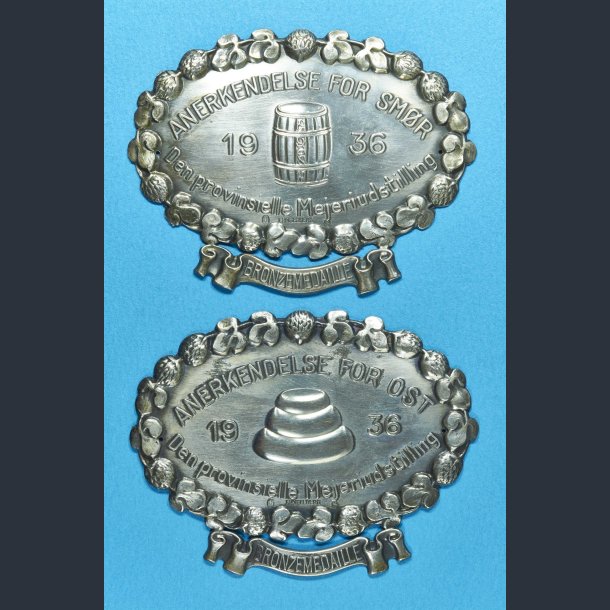 Anerkendelse og Bronzemedaille for Smr og Ost 1936 - 2 smukke slvskilte