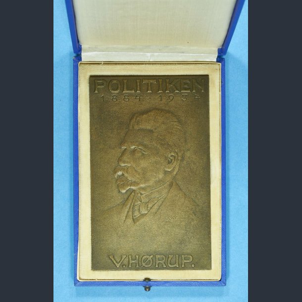 Bronce Plakette - V.Hrup. - Politikken 1884-1934 med skrin